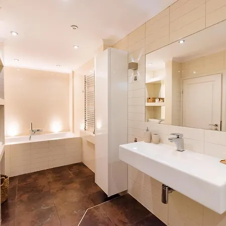 Luxury Downtown Two-level Апартаменты *