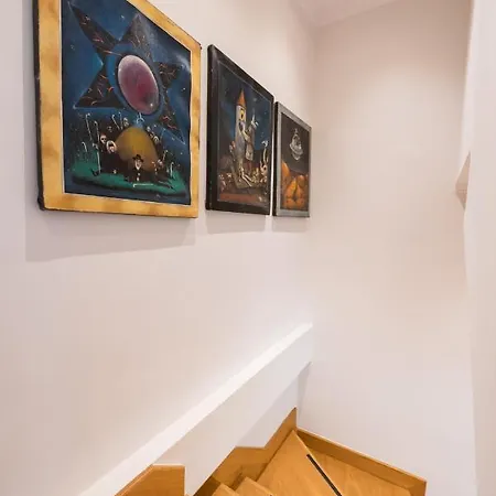 Luxury Downtown Two-level *